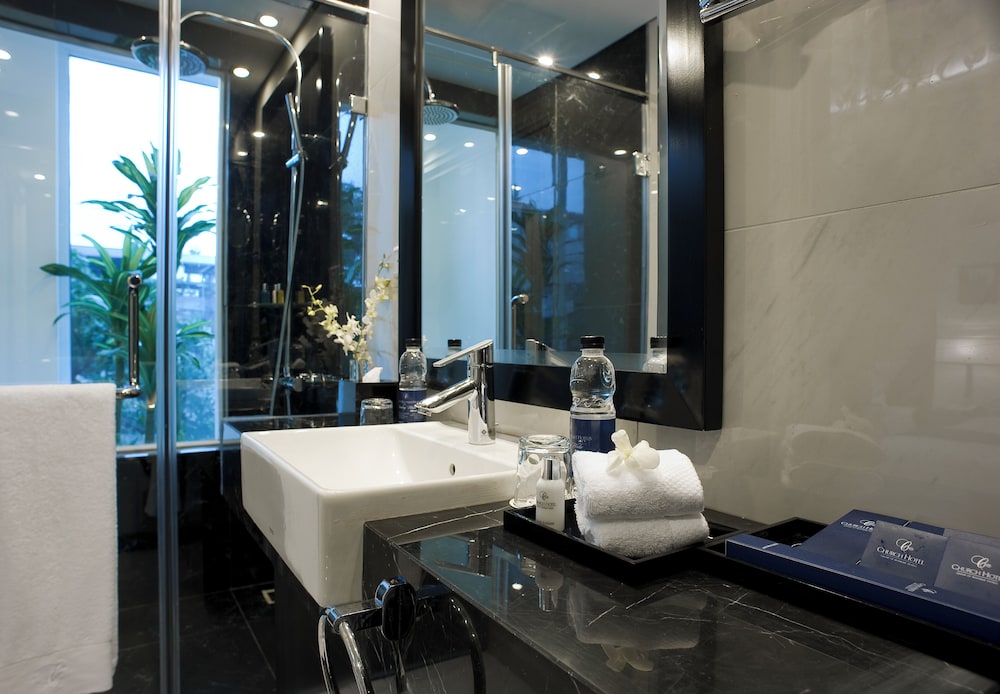 Hanoi Victor Gallery Hotel & Spa 50/50
