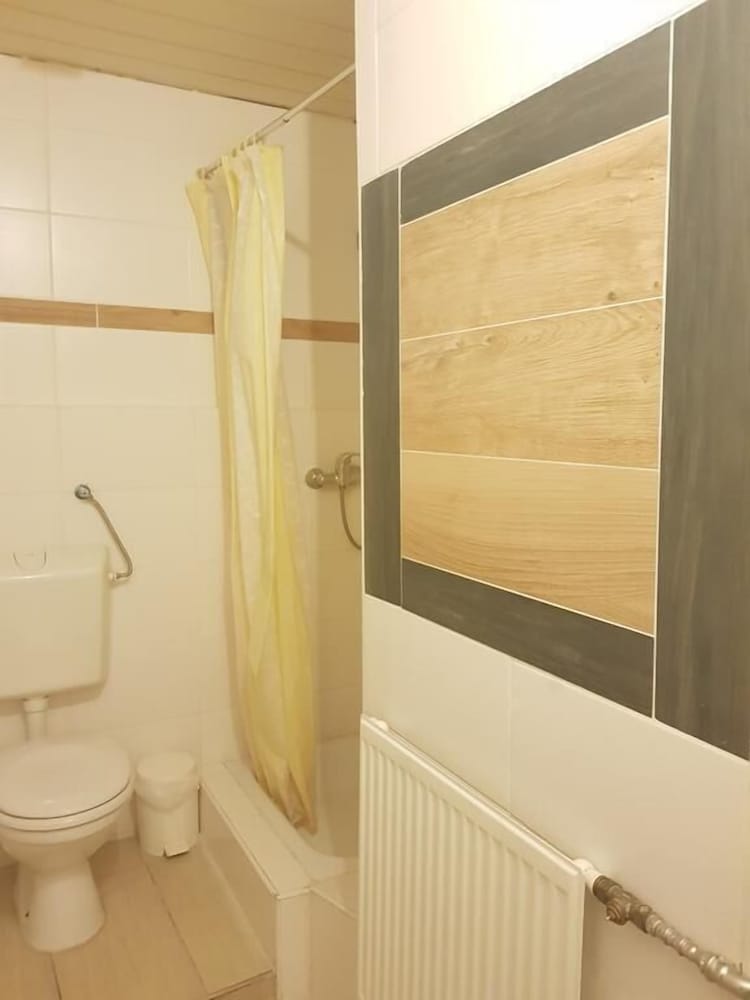 ROOM, TWIN BEDS, PRIVATE BATHROOM