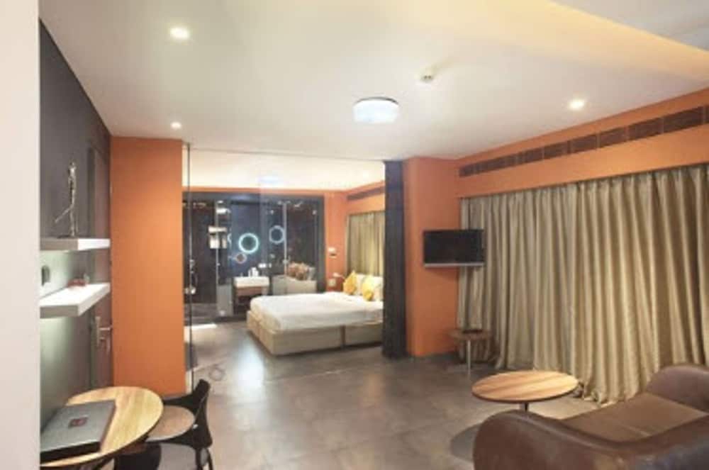Fahrenheit Hotel 21/50