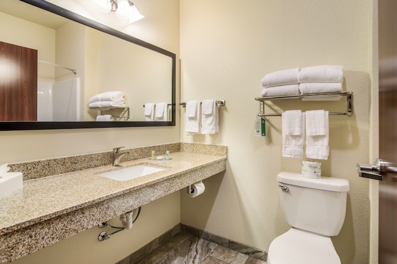 Cobblestone Hotel and Suites Victor 47/52