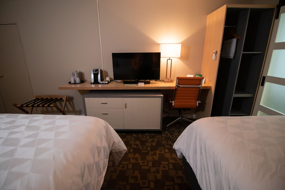 HOLIDAY INN SCRANTON EAST - DUNMORE 9/41