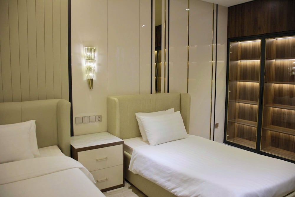 Lanura Apartments and Hotel 17/45