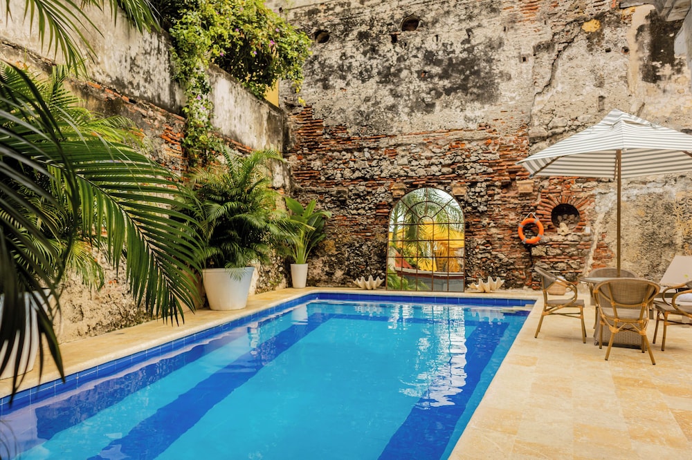 Hotel El Marques 40/62