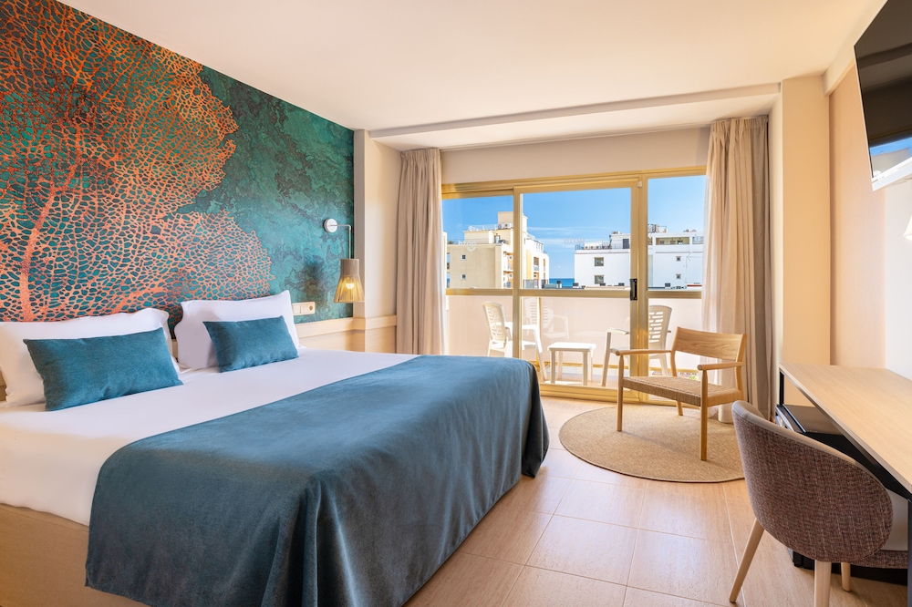 SUPERIOR, DOUBLE BED, POOL VIEW