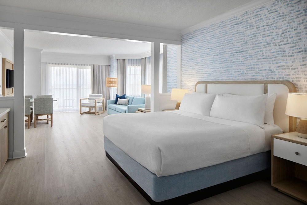جناح بسرير كينج بإطلالة على المدينة بشرفة بغرفة نوم واحدة مع أريكة، Bethany Beach Ocean Suites Residence Inn 2/9