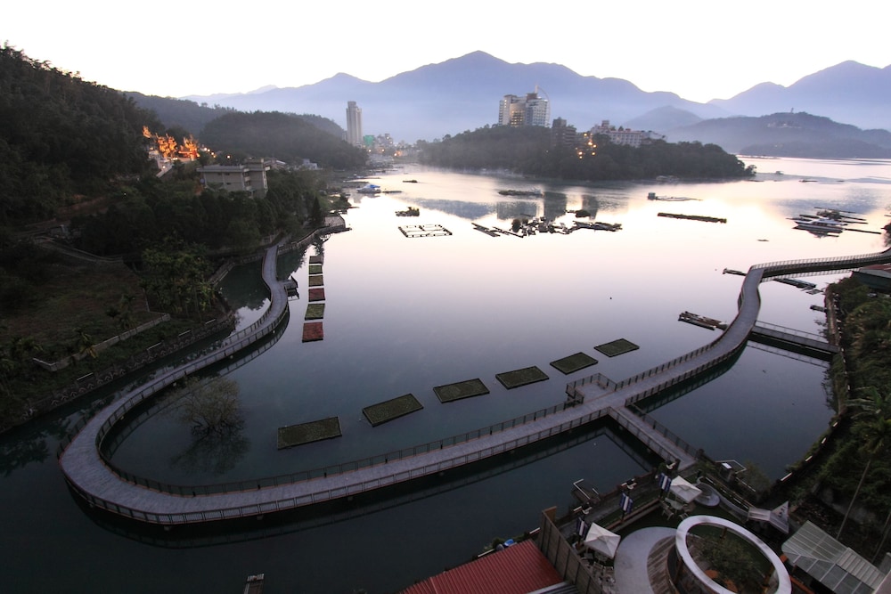 Sun Moon Lake Hotel 72/74