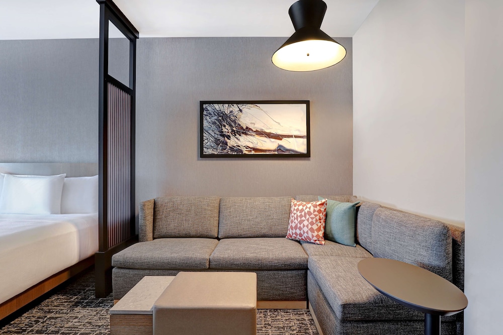Hyatt Place Ottawa West 24/50