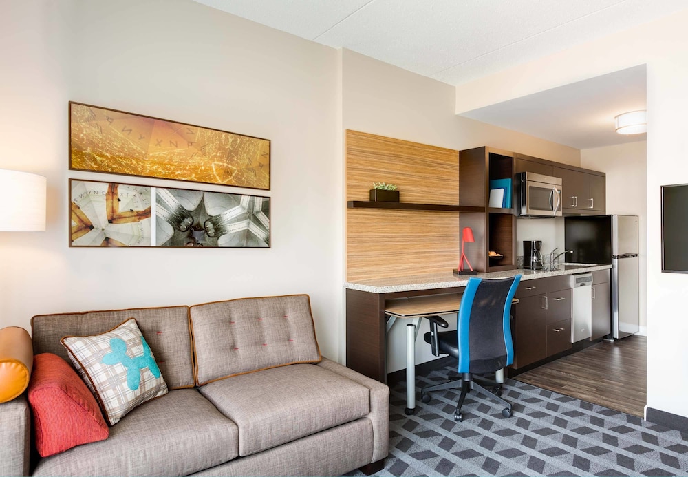 TOWNEPLACE SUITES BY MARRIOTT FORT MYERS ESTERO 8/50
