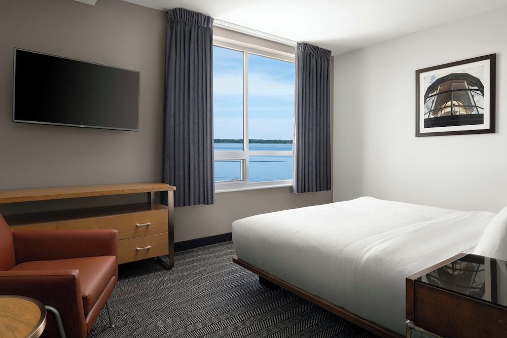 Junior Suite, King Bed, Bay View, Sofa