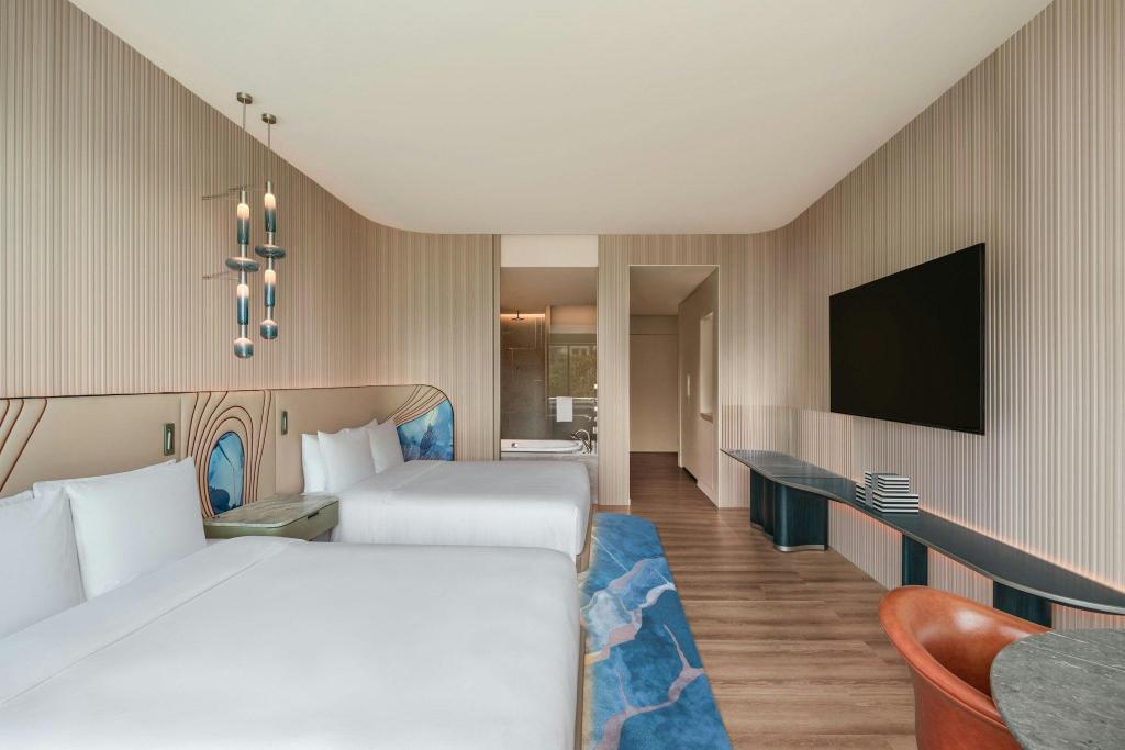 Guest Room, Deluxe, 2 Queen Beds, W Singapore Sentosa Cove 2/3