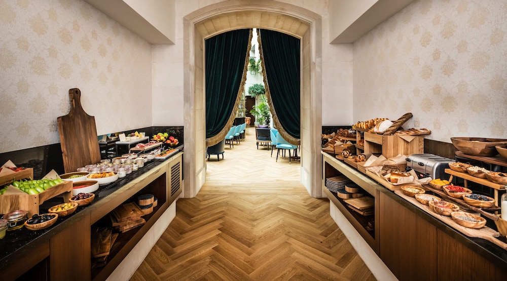 The Merchant Baku 36/50