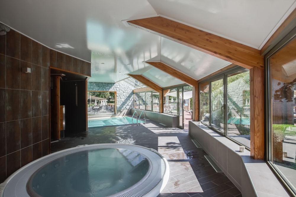 Les Bartavelles Hotel Restaurant 23/50