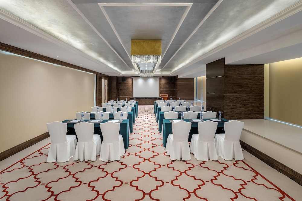Dorsett Grand Chengdu 48/59