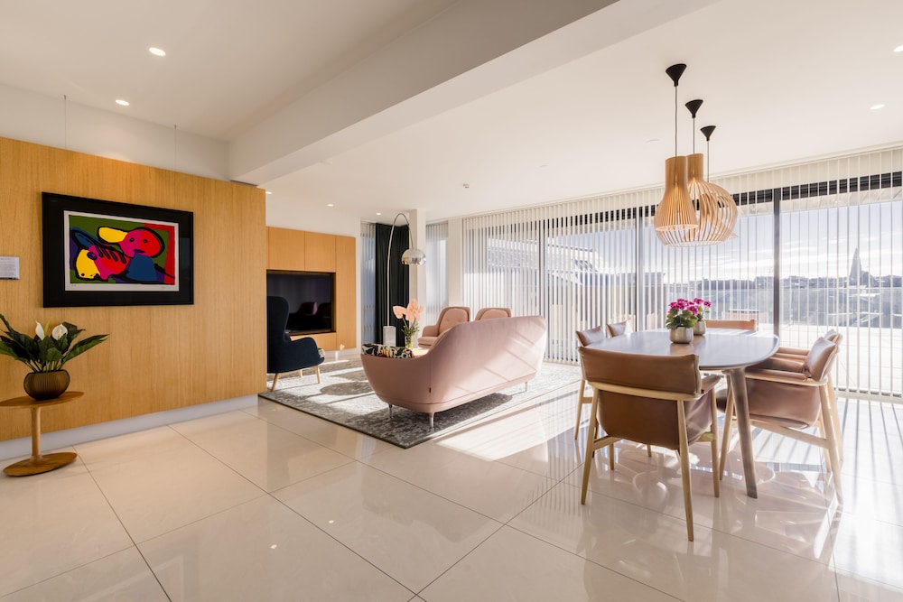 Black Pearl Luxury Apartments 49/67