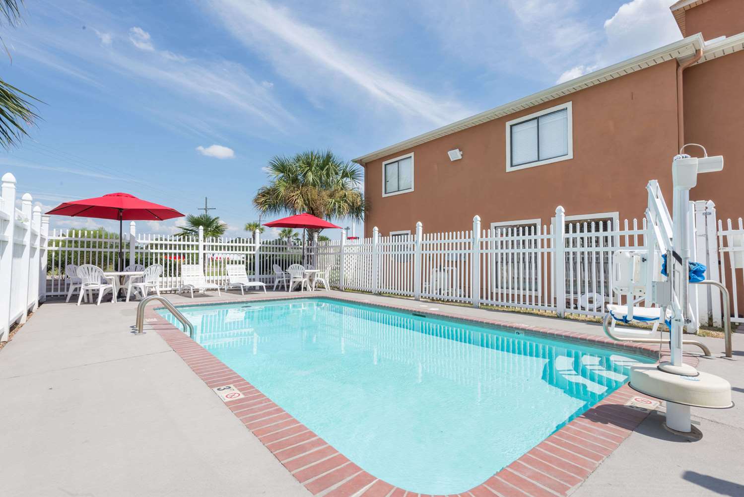 Days Inn by Wyndham Sulphur LA 53/58