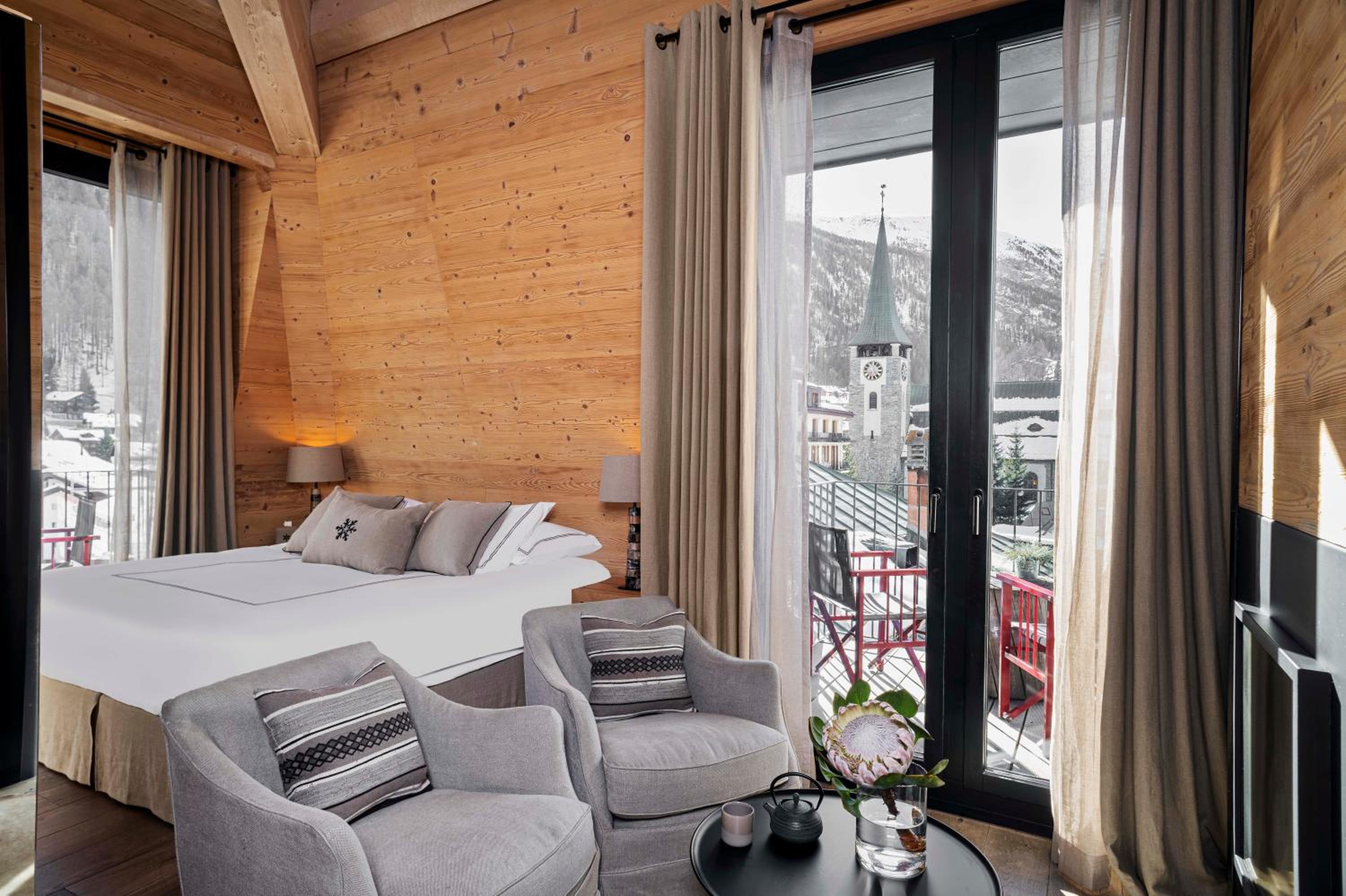 Unique Hotel Post 3/24