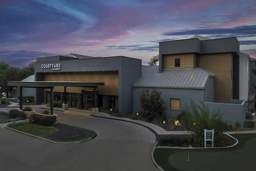 Courtyard By Marriott Dallas Dfw Airport North Irving in IRVING - TX
