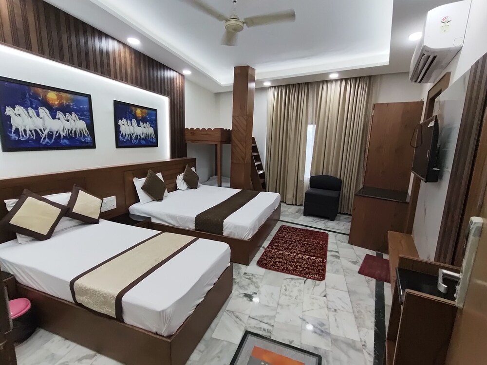 Muskan Hotel 15/48