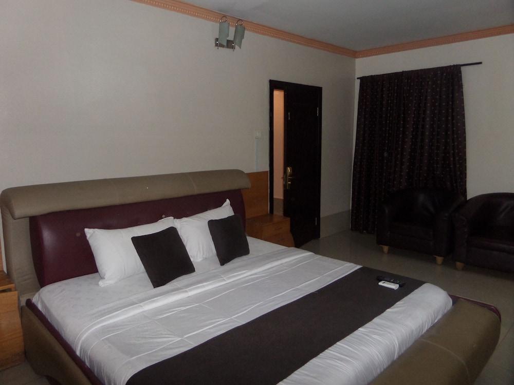 Deritz Hotel Ikeja 10/31