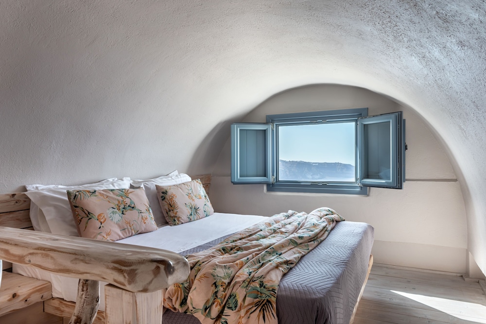 ATHERMI SUITES 66/74