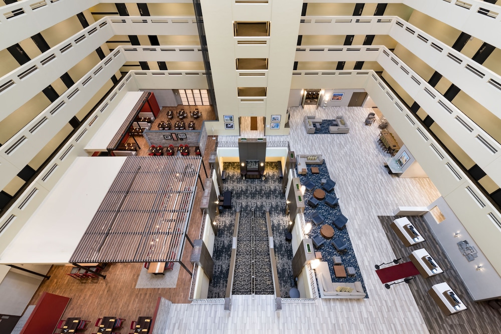 Holiday Inn Denver East Stapleton 65/67