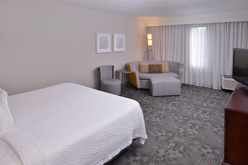 Courtyard By Marriott Decatur 5/50