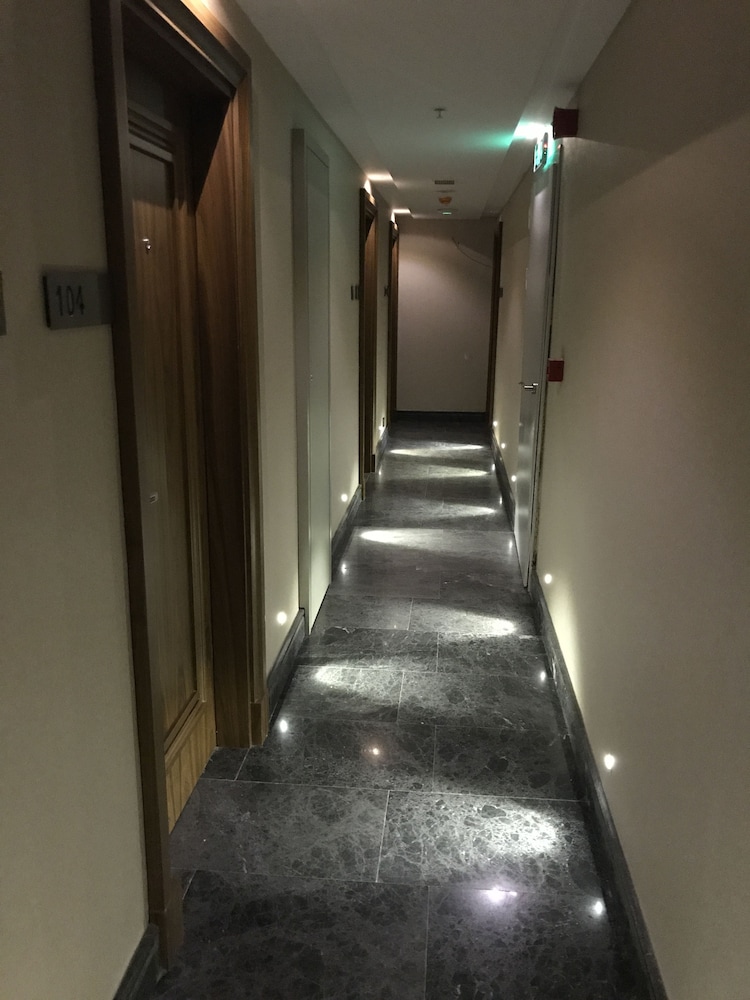 Endless Art Hotel 33/63