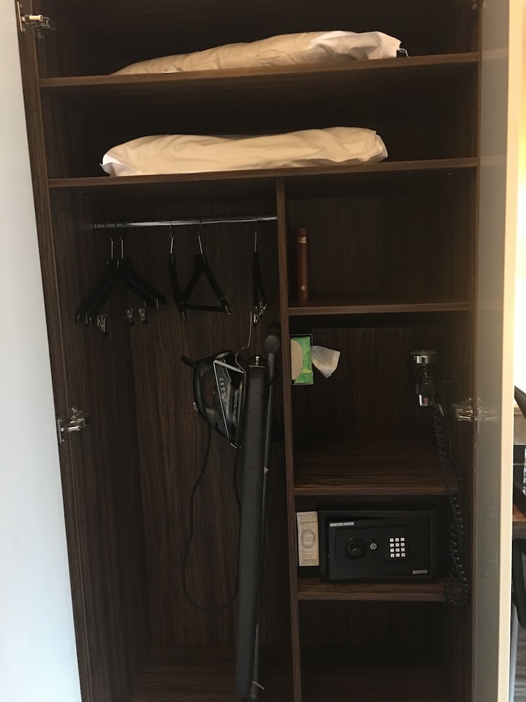 Simply Rooms & Suites 40/40