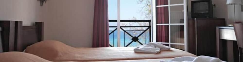 Morfeas Hotel 12/50