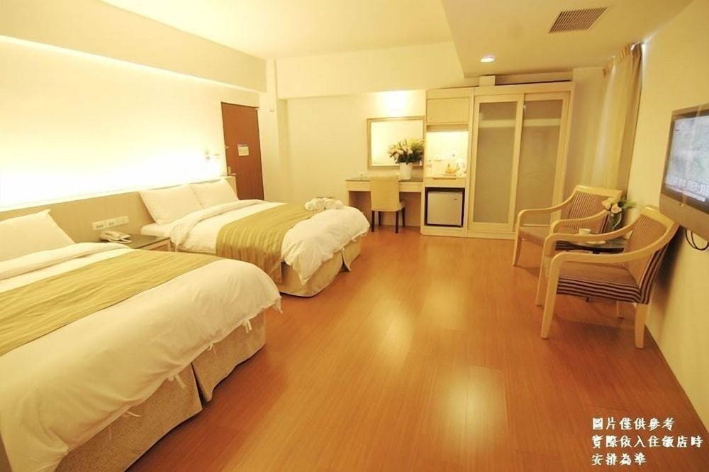 ROOM, QUADRUPLE
