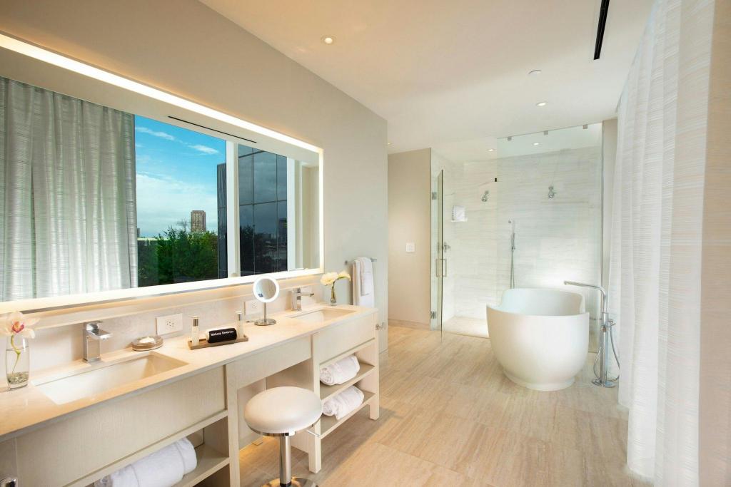 1 Bedroom, Penthouse Suite, Suite, King Bed, City View