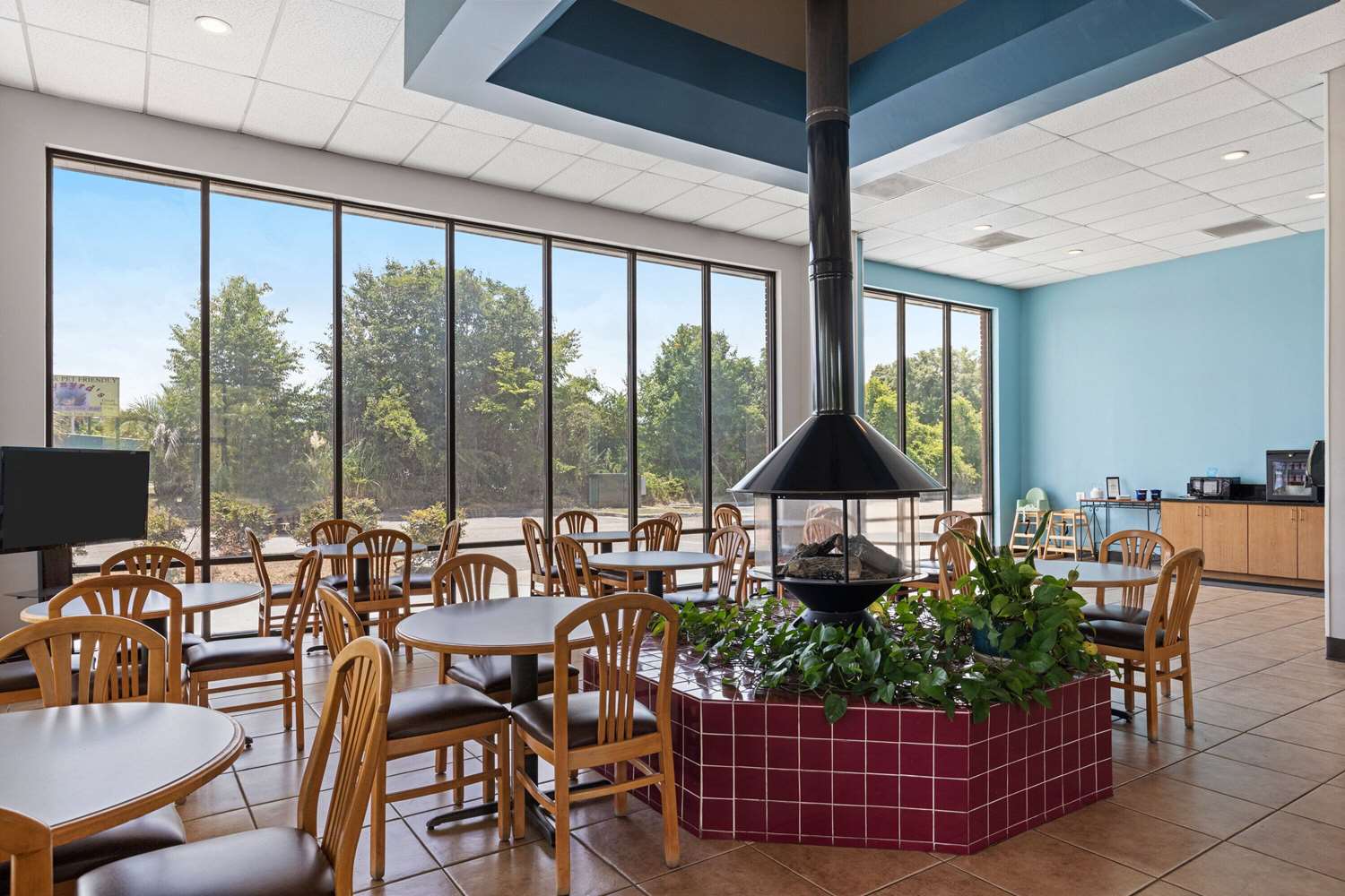 Days Inn by Wyndham - St. George, SC 25/41