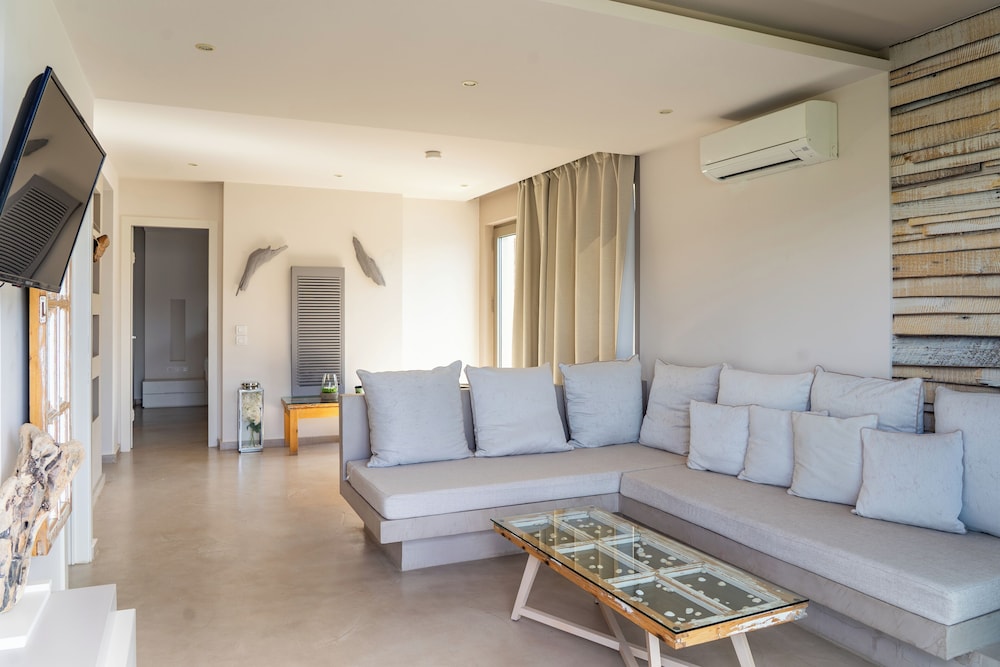 Core Luxury Suites 40/55