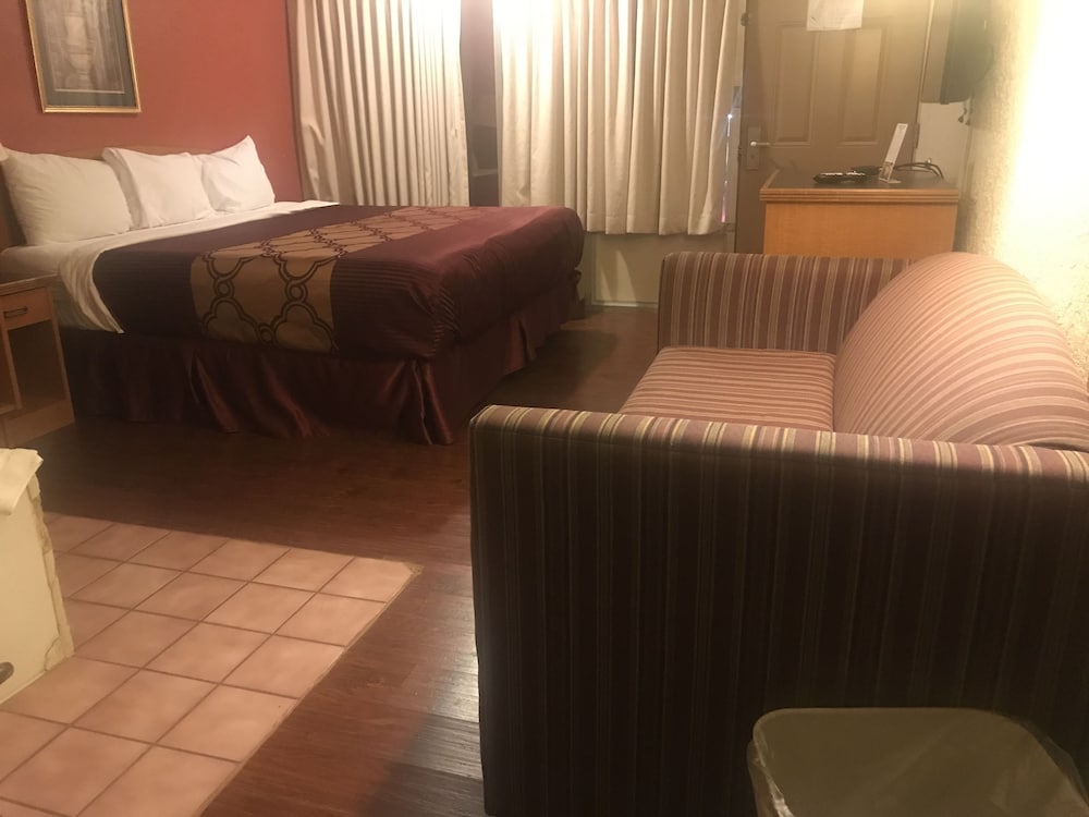 Bear Mount Inn And Suites 28/40