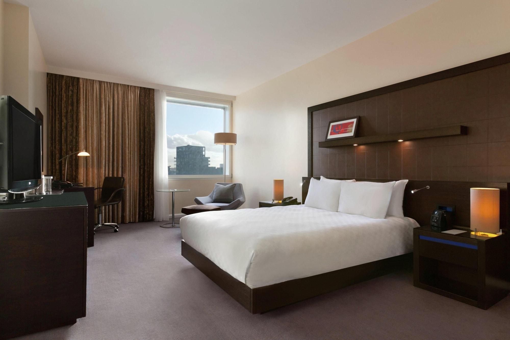 غرفة متصلة عائلية بغرفتي نوم، Hilton London Canary Wharf 2/8