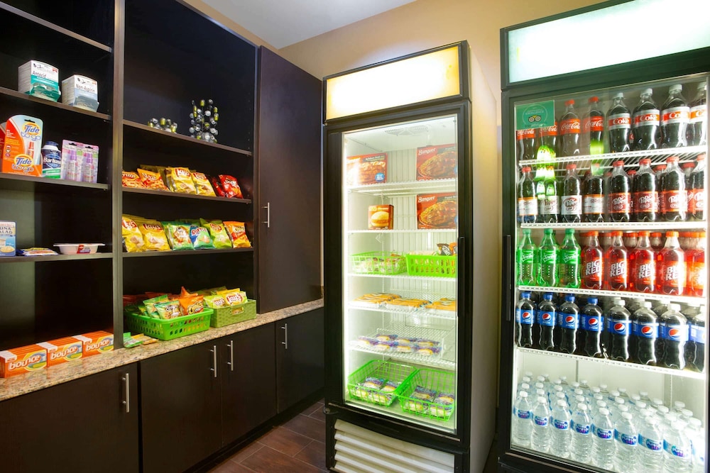 La Quinta Inn Suites Pearsall 40/56