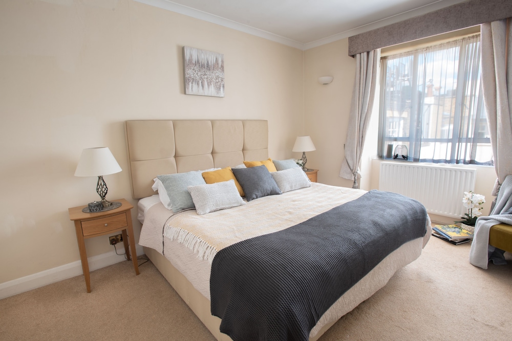 1 Bedroom, Superior, Apartment, King Bed, Sofa, Accessible