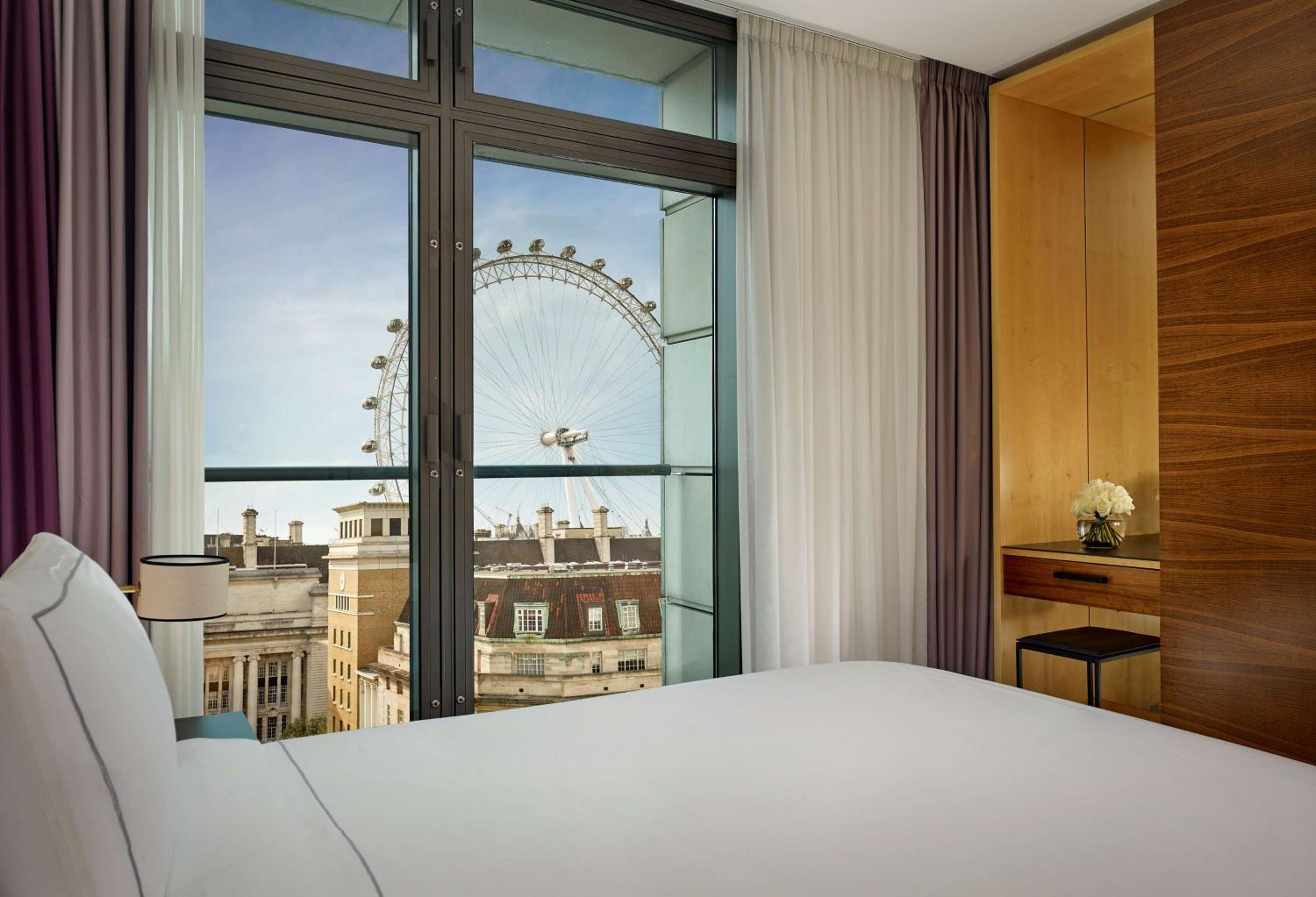 Executive, Studio, Double Bed, London Eye View, Sofa