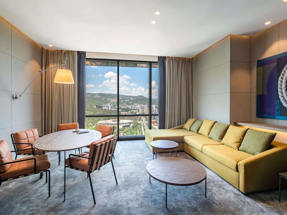 Pullman Tbilisi Axis Towers 28/45