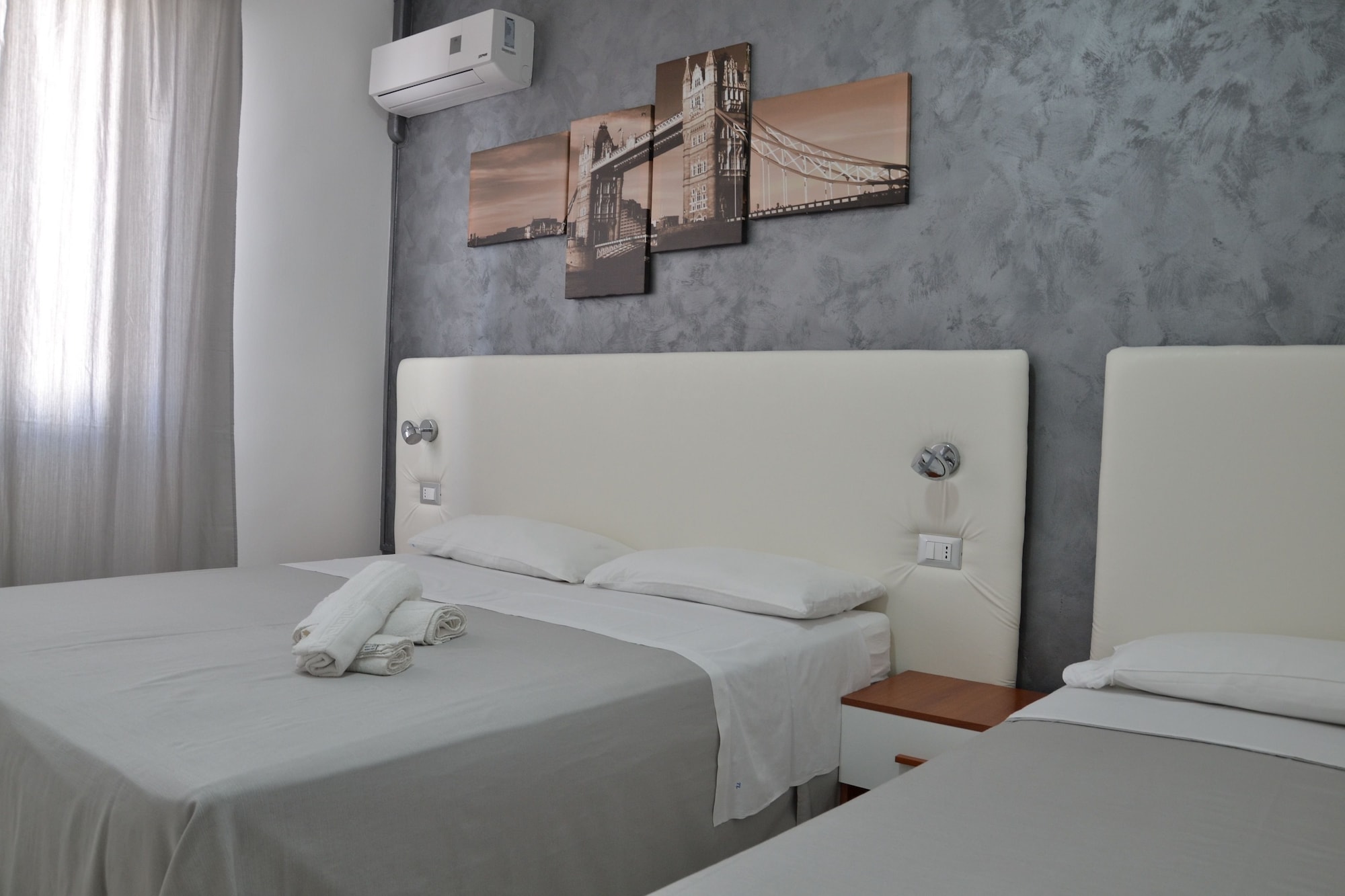 ROOM, TRIPLE