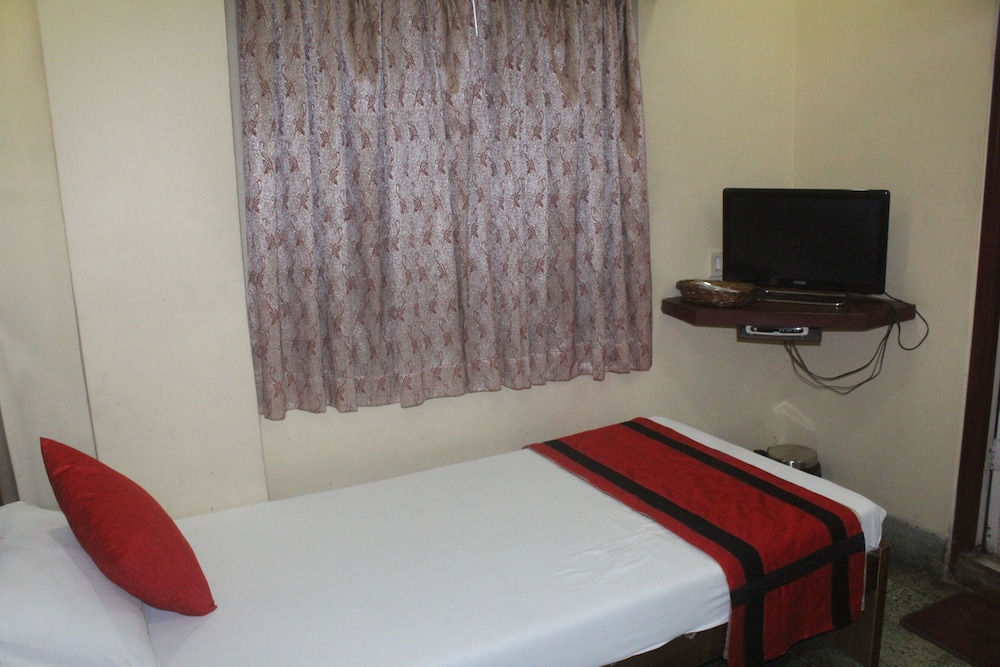 Hotel Heera 13/37