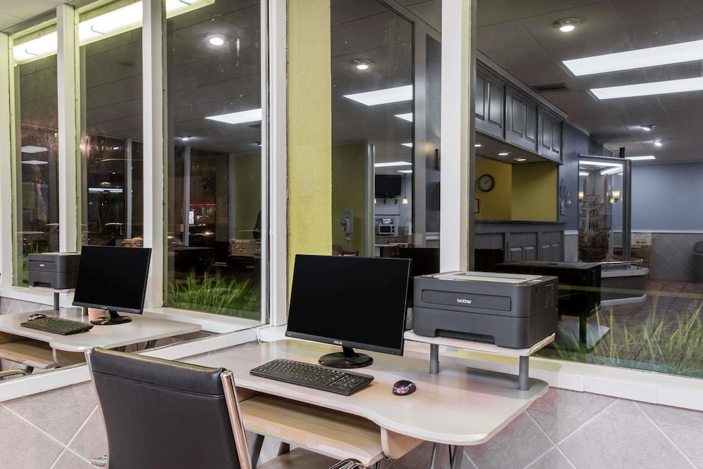Days Inn By Wyndham Melbourne 27/34