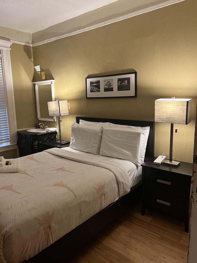 Luz Hotel 4/48