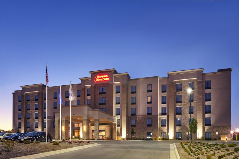 Hampton Inn and Suites Milwaukee Franklin 2/44