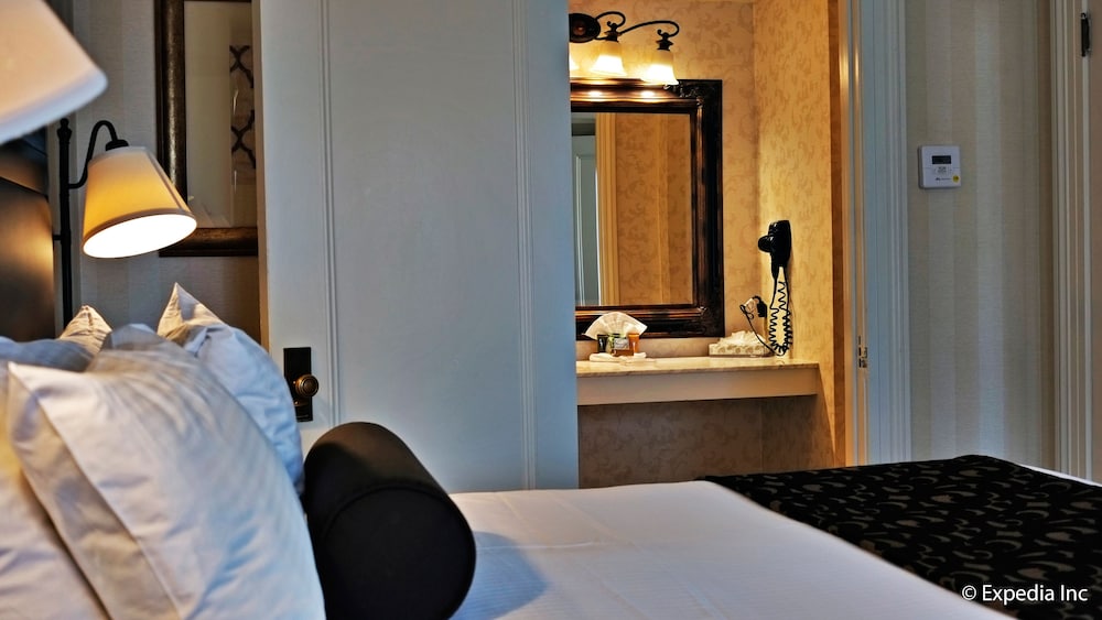 Gaslamp Plaza Suites 30/68