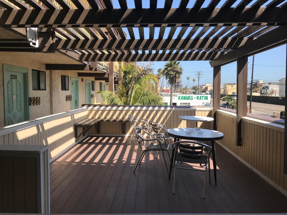 777 Motor Inn Huntington Beach 36/45