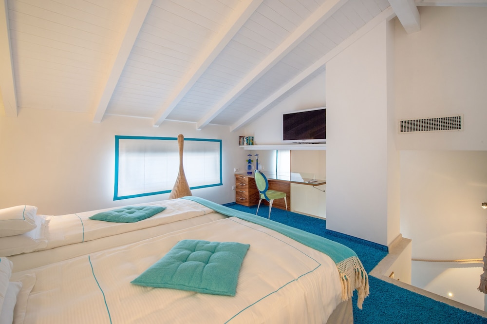 Palazzo, Suite, 1 Double and 1 Single Bed