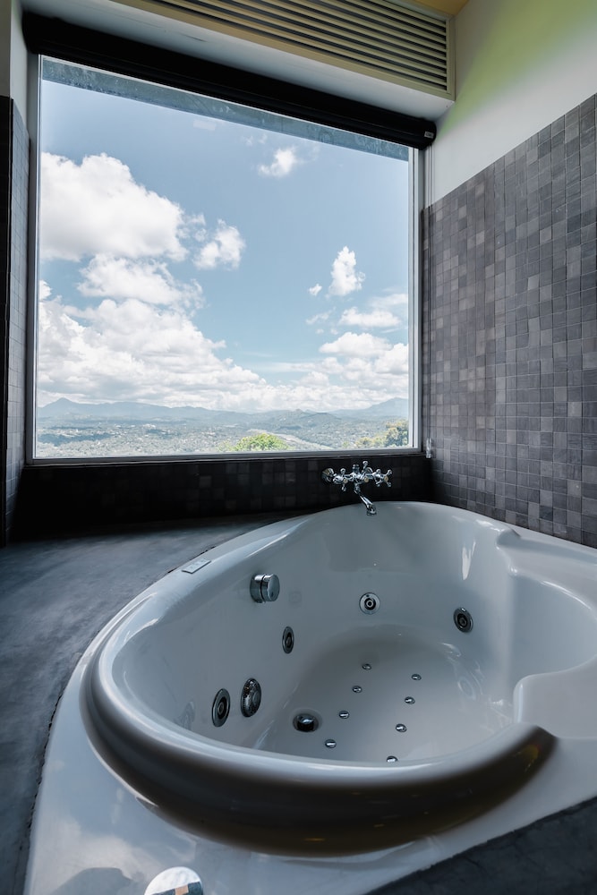 Mount Blue Kandy Hotel And Spa 38/63