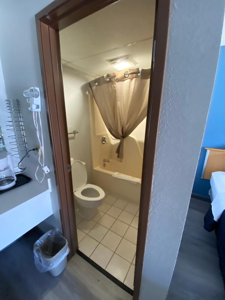 Econo Lodge Branson Theater District 35/40