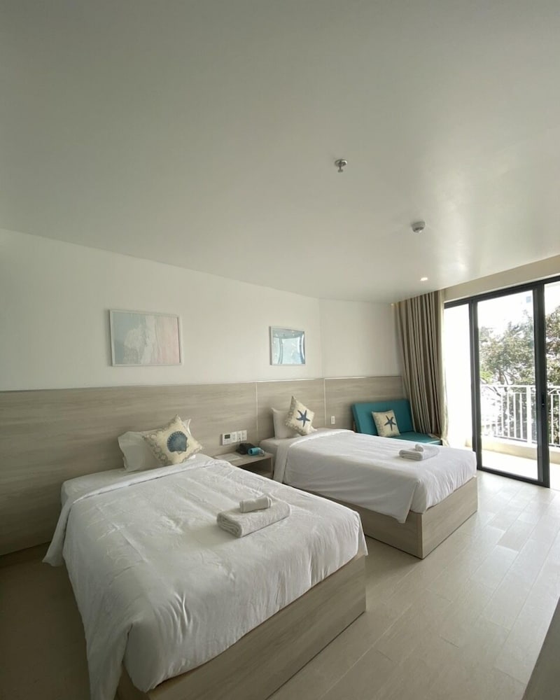ROOM, MULTIPLE BEDS, CITY VIEW